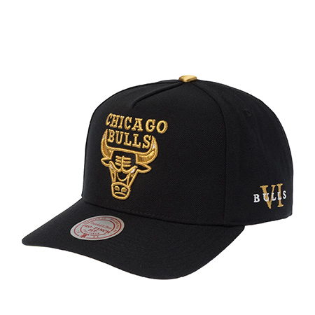 Бейсболка MITCHELL NESS арт. HP12127-CBUBKGD Chicago Bulls NBA (черный)