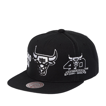 Бейсболка MITCHELL NESS арт. HS12818-CBUBLCK Chicago Bulls NBA (черный)