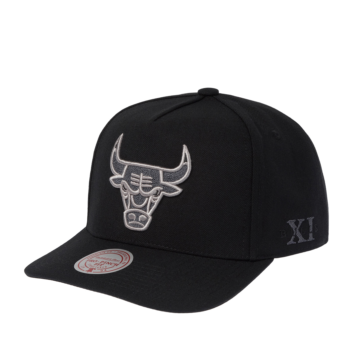 Бейсболка MITCHELL NESS арт. HP13204-CBUBLCK Chicago Bulls NBA (черный)