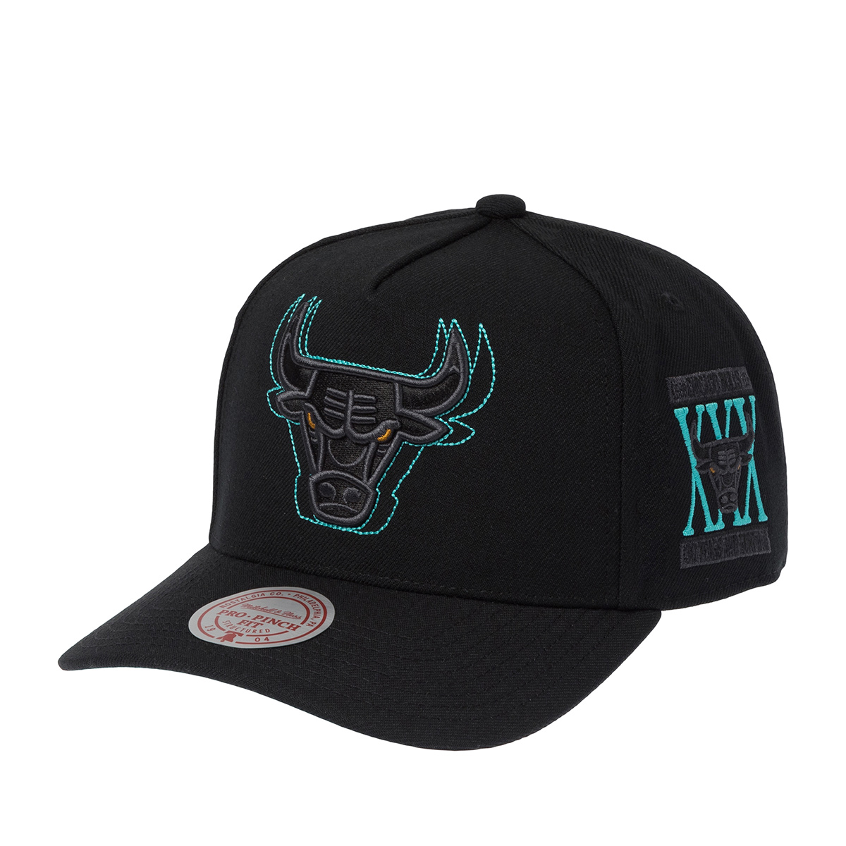 Бейсболка MITCHELL NESS арт. HP15502-CBUBLCK Chicago Bulls NBA (черный)