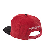 Бейсболка MITCHELL NESS арт. HS10402-CBURED1 Chicago Bulls NBA (красный / черный)