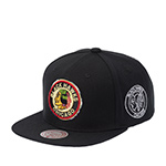 Бейсболка MITCHELL NESS арт. HS11482-CBHBLCK Chicago Blackhawks NHL (черный)