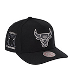 Бейсболка MITCHELL NESS арт. HP13204-CBUBLCK Chicago Bulls NBA (черный)