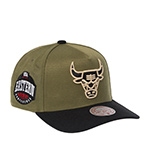 Бейсболка MITCHELL NESS арт. HP13207-CBUOLBK Chicago Bulls NBA (оливковый / черный)