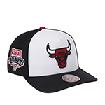 Бейсболка MITCHELL NESS арт. HP13210-CBUWHRD Chicago Bulls NBA (черный / белый)