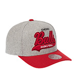 Бейсболка MITCHELL NESS арт. HP14543-CBUGREY Chicago Bulls NBA (серый / красный)