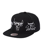 Бейсболка MITCHELL NESS арт. HS12818-CBUBLCK Chicago Bulls NBA (черный)